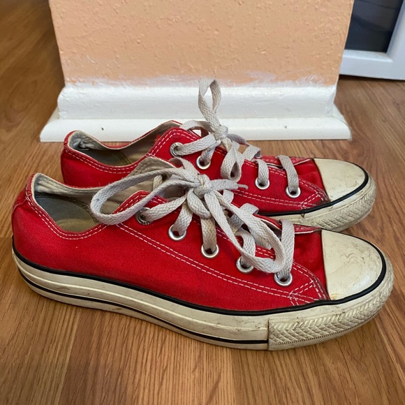 red low top converse mens